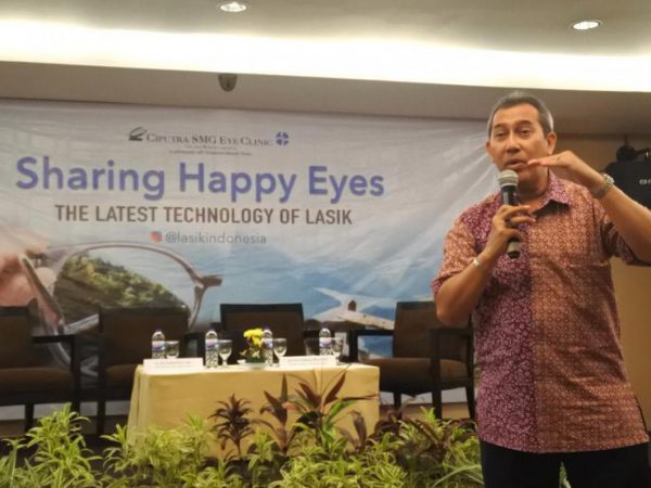 Dokter spesialis mata Ciputra SMG Eye Clinic, dr. Heru Mahendrata Singgih, Sp.M, sebagai pembicara.
