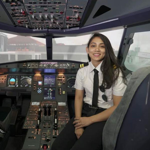 Athirah Farina melakukan ReLEx SMILE di Ciputra SMG Eye Clinic Athirah Farina melakukan ReLEx SMILE di Ciputra SMG Eye Clinic