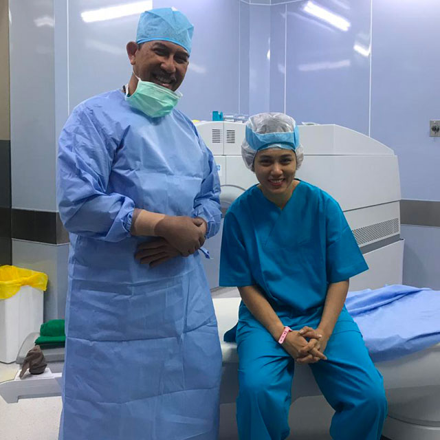 Athirah Farina bersama Dr Heru Mahendrata Athirah Farina bersama Dr Heru Mahendrata