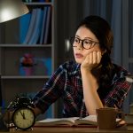 Kacamata minus dan lensa kotak dapat membantu Anda melihat lebih jelas terutama penglihatan jarak jauh.