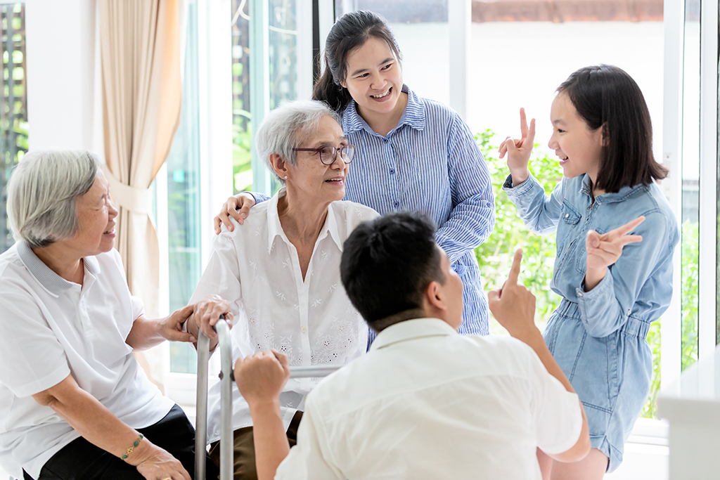 Happy,Asian,Family,father,mother,Watching,With,Funny,Child,Girl,Plays,And