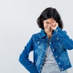 7 Penyebab Mata Anak Sering Berkedip, Salah Satunya Akibat Radiasi Gadget