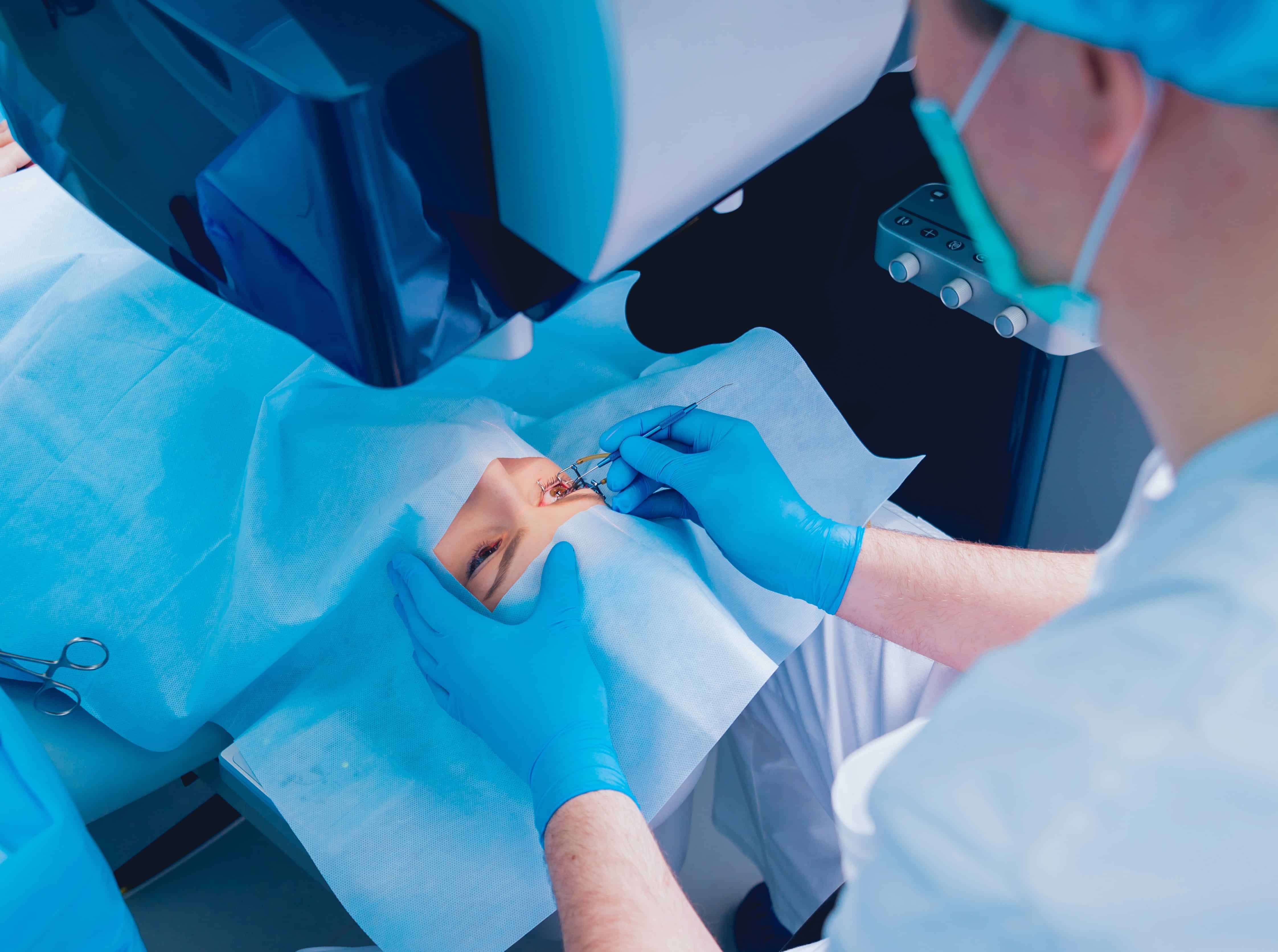 Perbedaan Lasik Mata dan Operasi Katarak